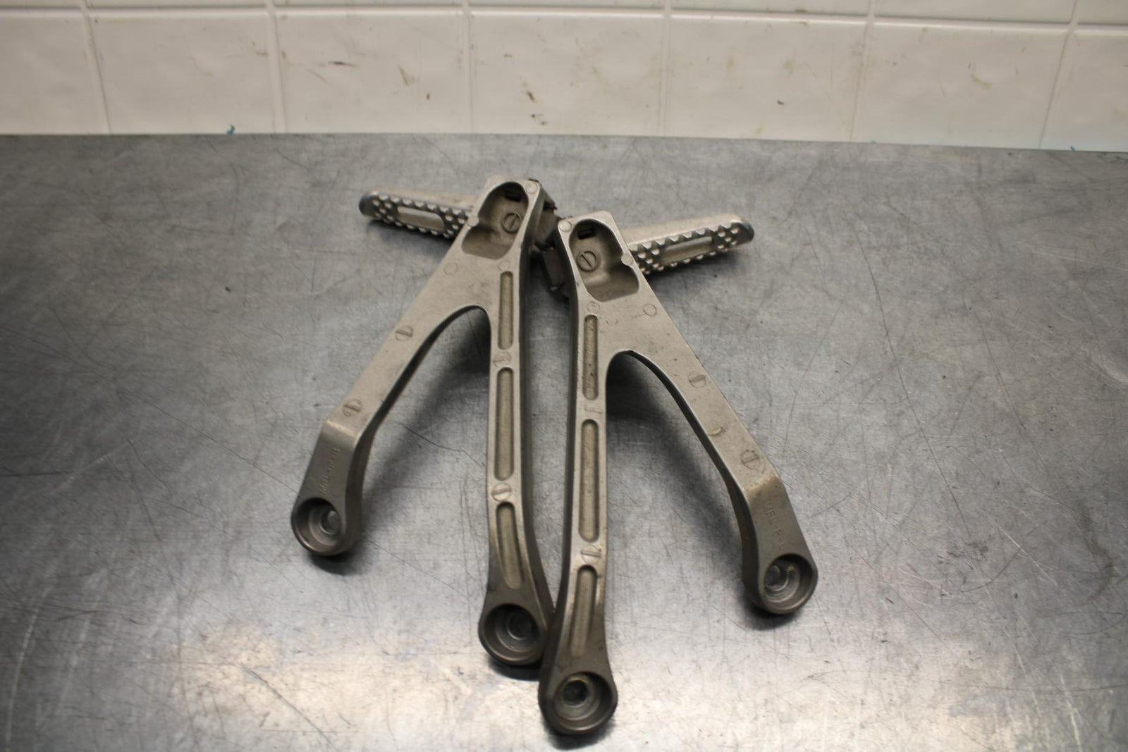 2008 Honda CBR1000RR RIGHT LEFT PASSENGER FOOTPEGS PAIR BB579