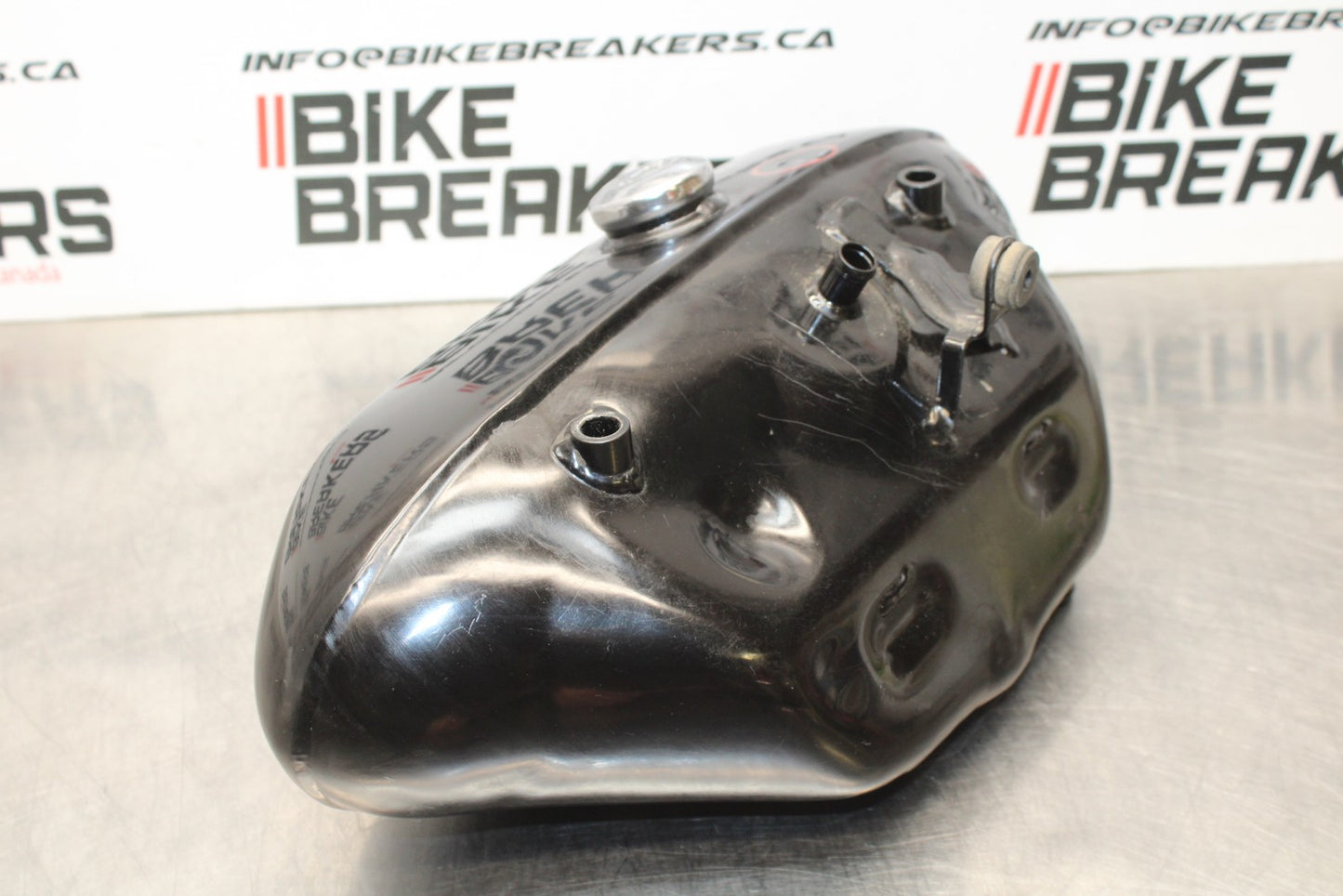 05 TRIUMPH ROCKET III ENGINE OIL TANK PAN BOX BB186