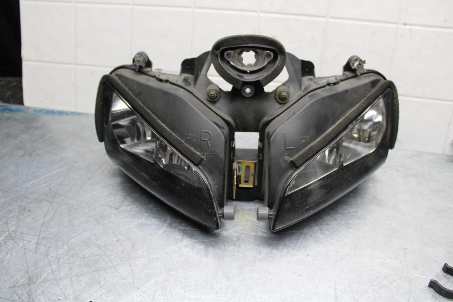 05-06 HONDA CBR600RR FRONT HEADLIGHT HEAD LIGHT LAMP BB444
