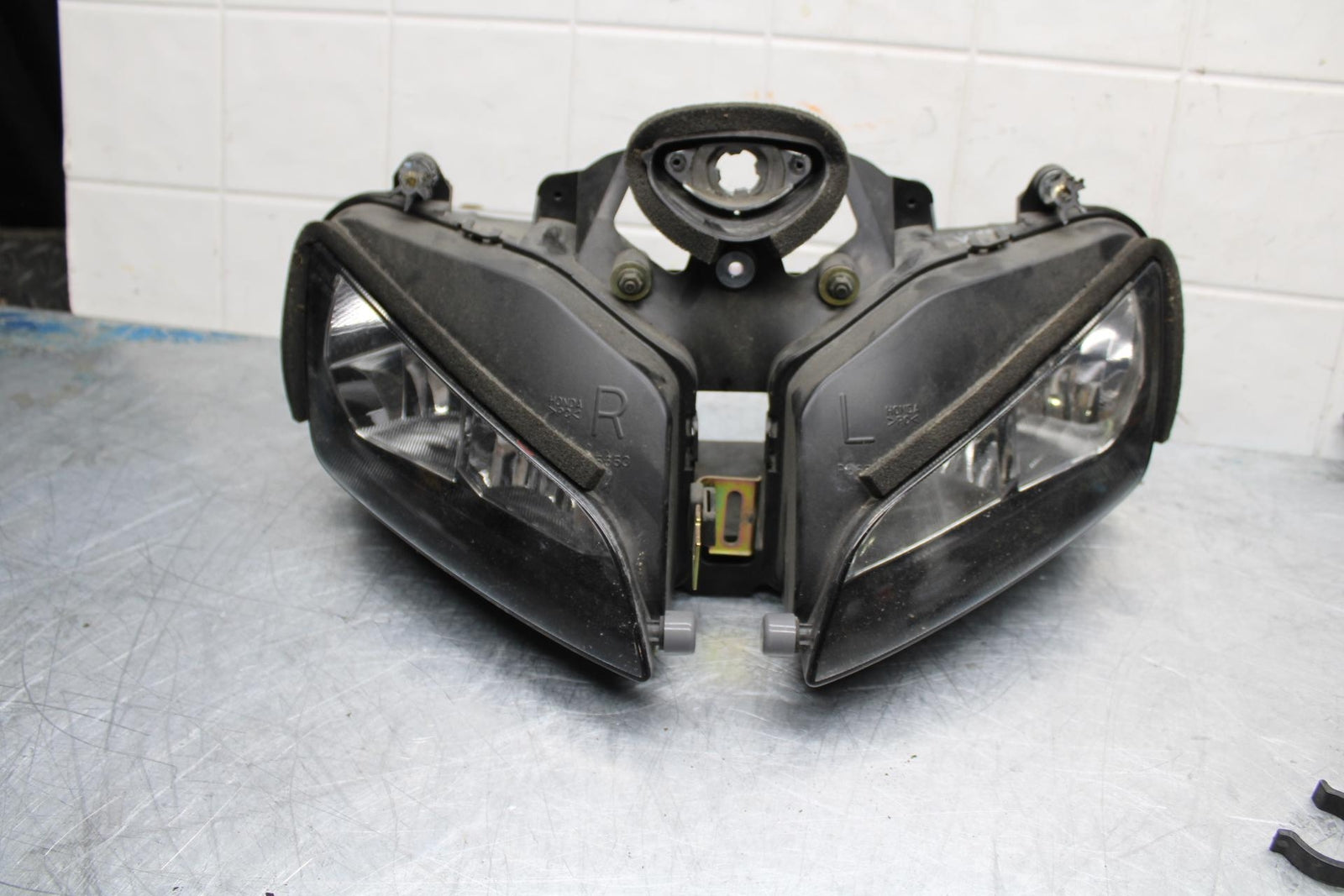 05-06 HONDA CBR600RR FRONT HEADLIGHT HEAD LIGHT LAMP BB444
