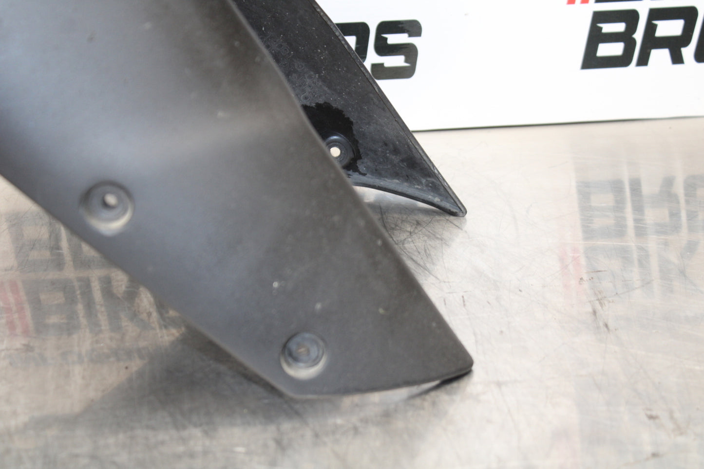 04-05 KAWASAKI NINJA ZX10R FRONT WHEEL FENDER COWL FAIRING BB163