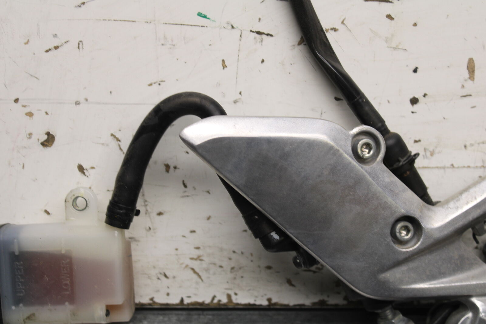 15-16 HONDA CB300F RIGHT REARSET REAR SET DRIVER FOOT PEG REST STOP BB740