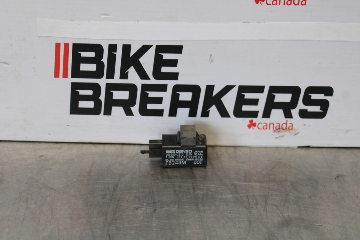 09 KAWASAKI CONCOURS 14 ZG1400B TURN SIGNAL BLINKER RELAY FLASHER SWITCH BB875
