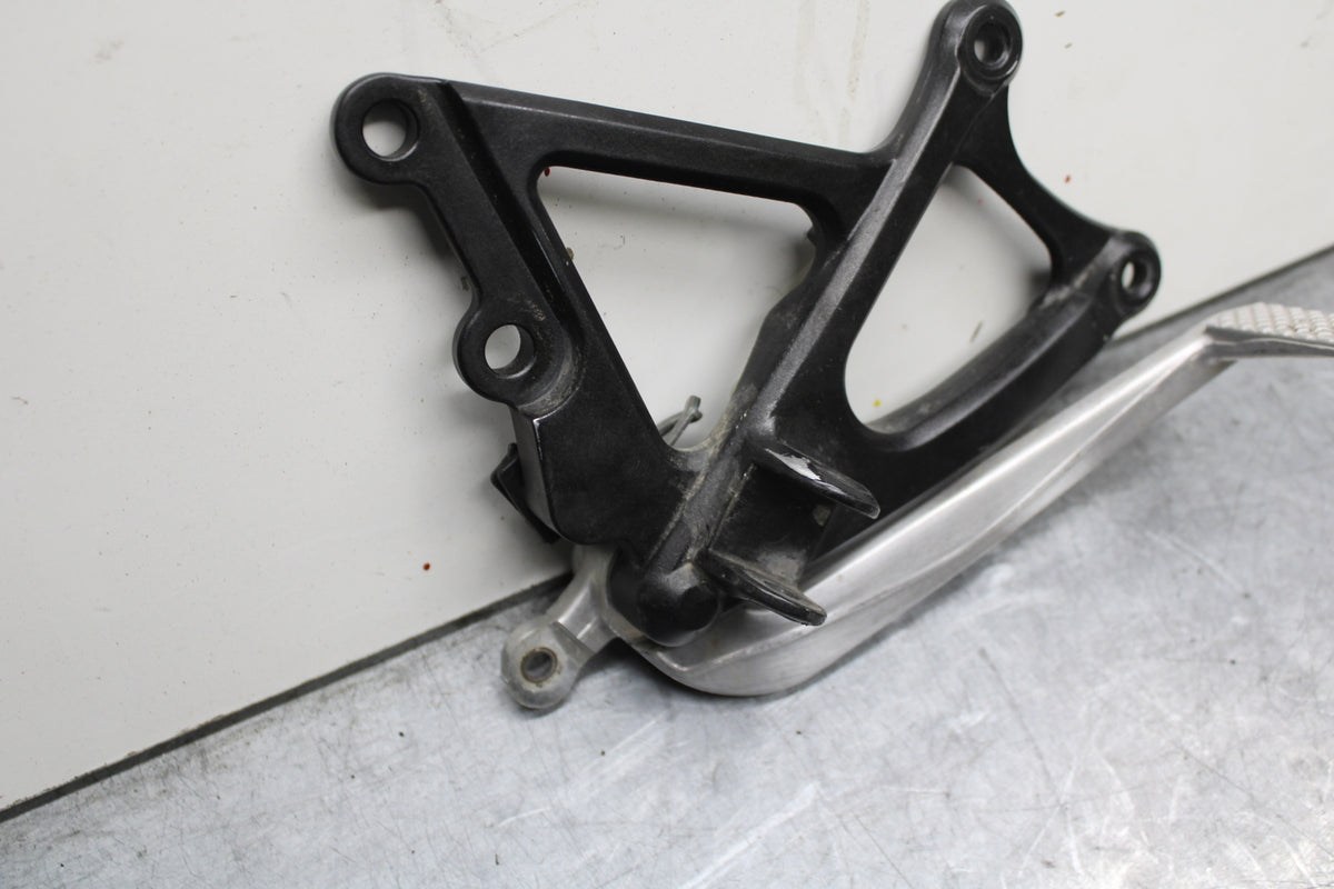 09-14 YAMAHA YZF R1 RIGHT REARSET REAR SET DRIVER FOOT PEG REST STOP BB118