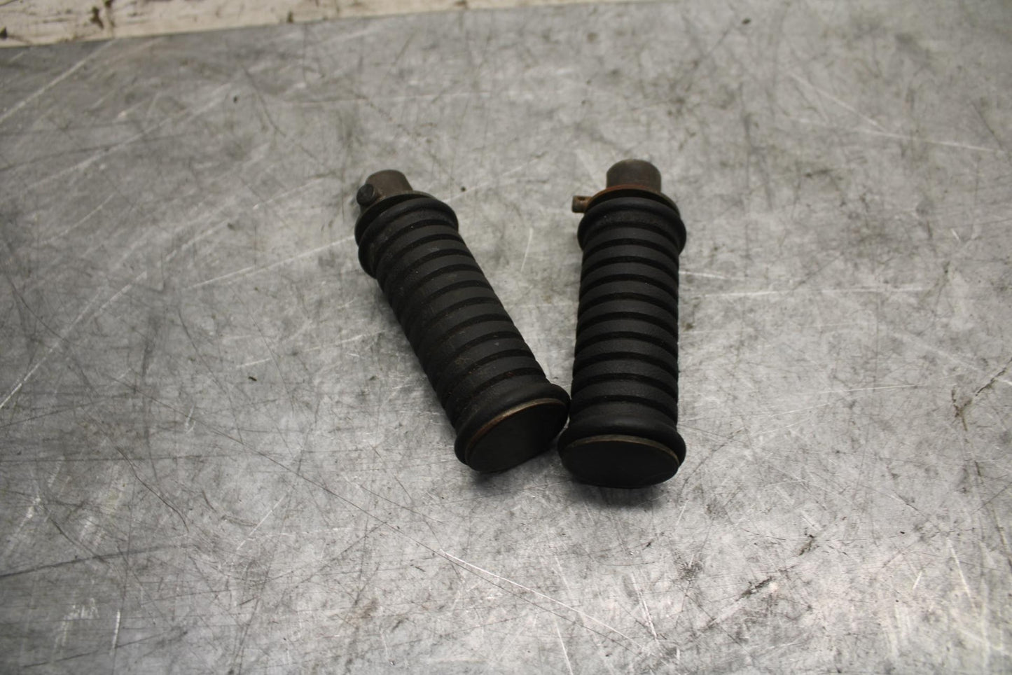 1982 Suzuki GS450L REAR PASSENGER FOOT STEP PEG BB52