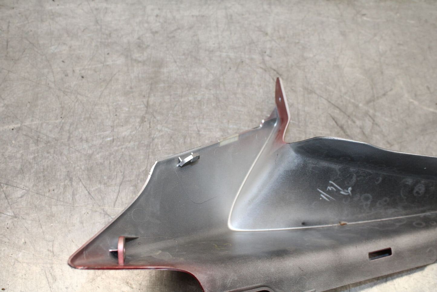 08-10 SUZUKI GSXR 600  RIGHT FRONT UPPER NOSE FAIRING COWL SHROUD BB101