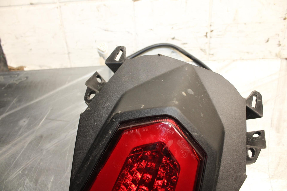 17-23 SUZUKI GSXR 250 GSX250RL8 REAR TAIL TAILLIGHT BACK BRAKE LIGHT BB490