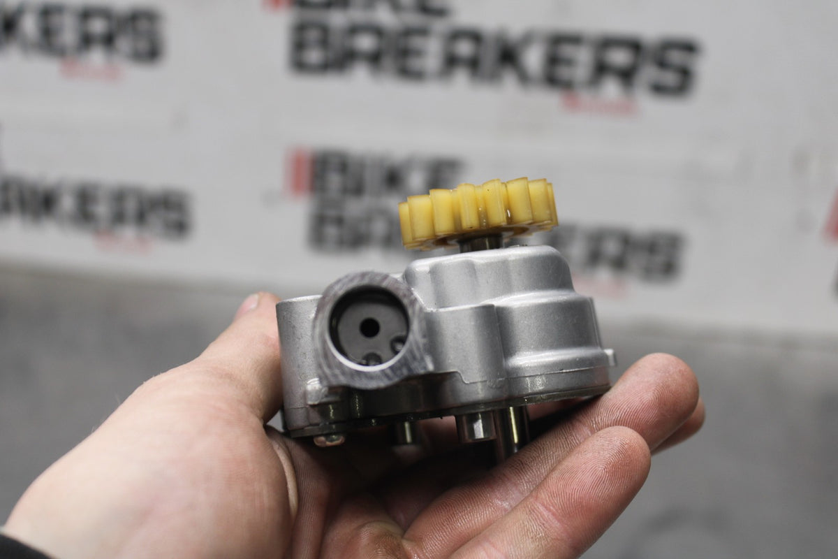 19-24 YAMAHA R3 ENGINE MOTOR OIL PUMP BB942