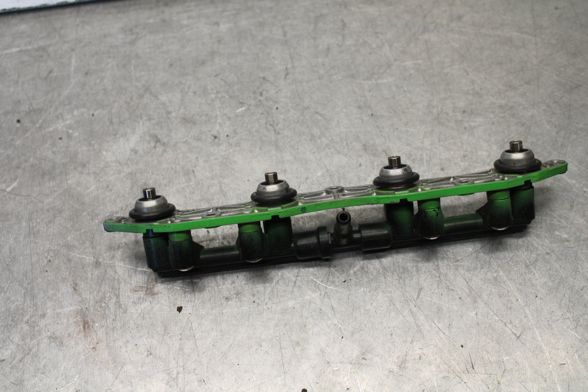 09-12 KAWASAKI NINJA ZX6R ZX600R SECONDARY FUEL INJECTORS TOP GAS RAIL BB656