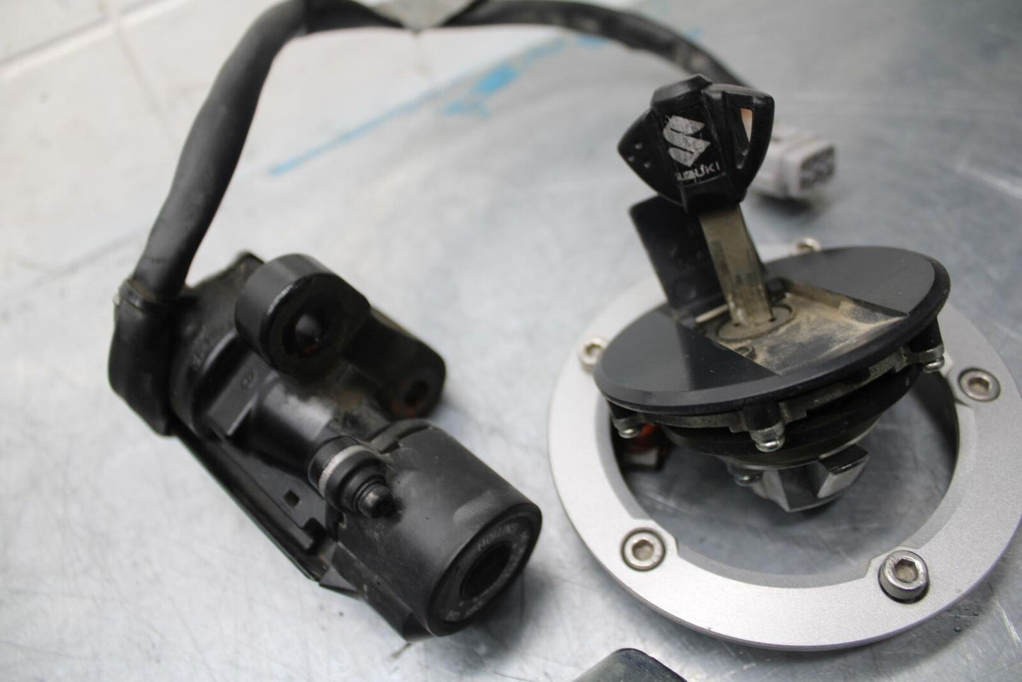 11-22 SUZUKI GSXR 600  IGNITION LOCK KEY SET W/ GAS CAP AND SEAT LOCK BB485