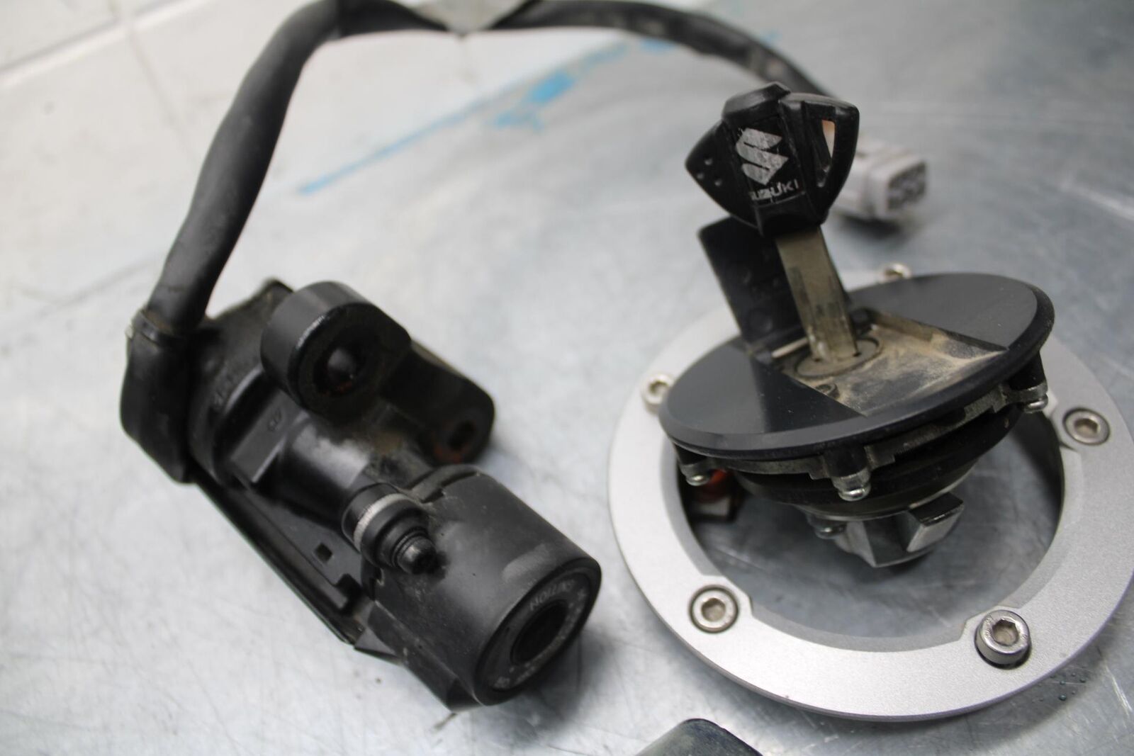11-22 SUZUKI GSXR 600  IGNITION LOCK KEY SET W/ GAS CAP AND SEAT LOCK BB485
