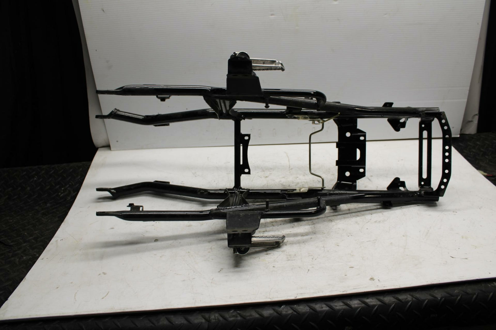 90-07 KAWASAKI ZZR 250 REAR BACK TAIL SUBFRAME SUB FRAME BB298