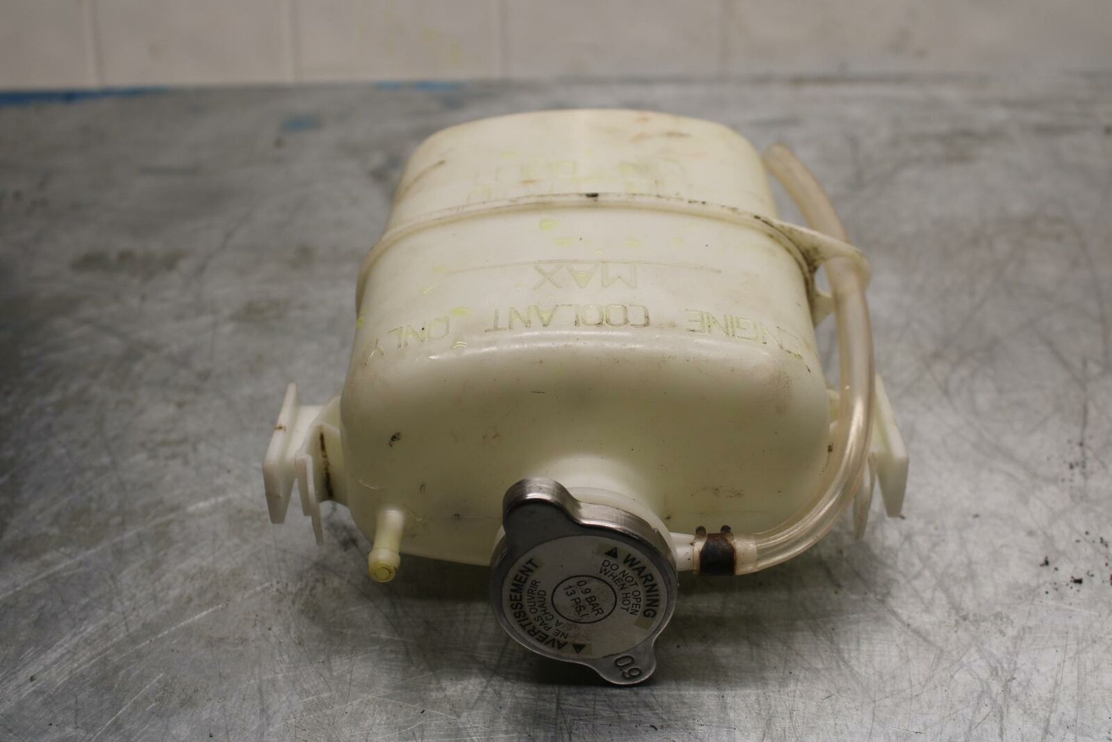 10-12 CAN AM SPYDER RT COOLANT WATER TANK RESERVOIR BOTTLE BB415