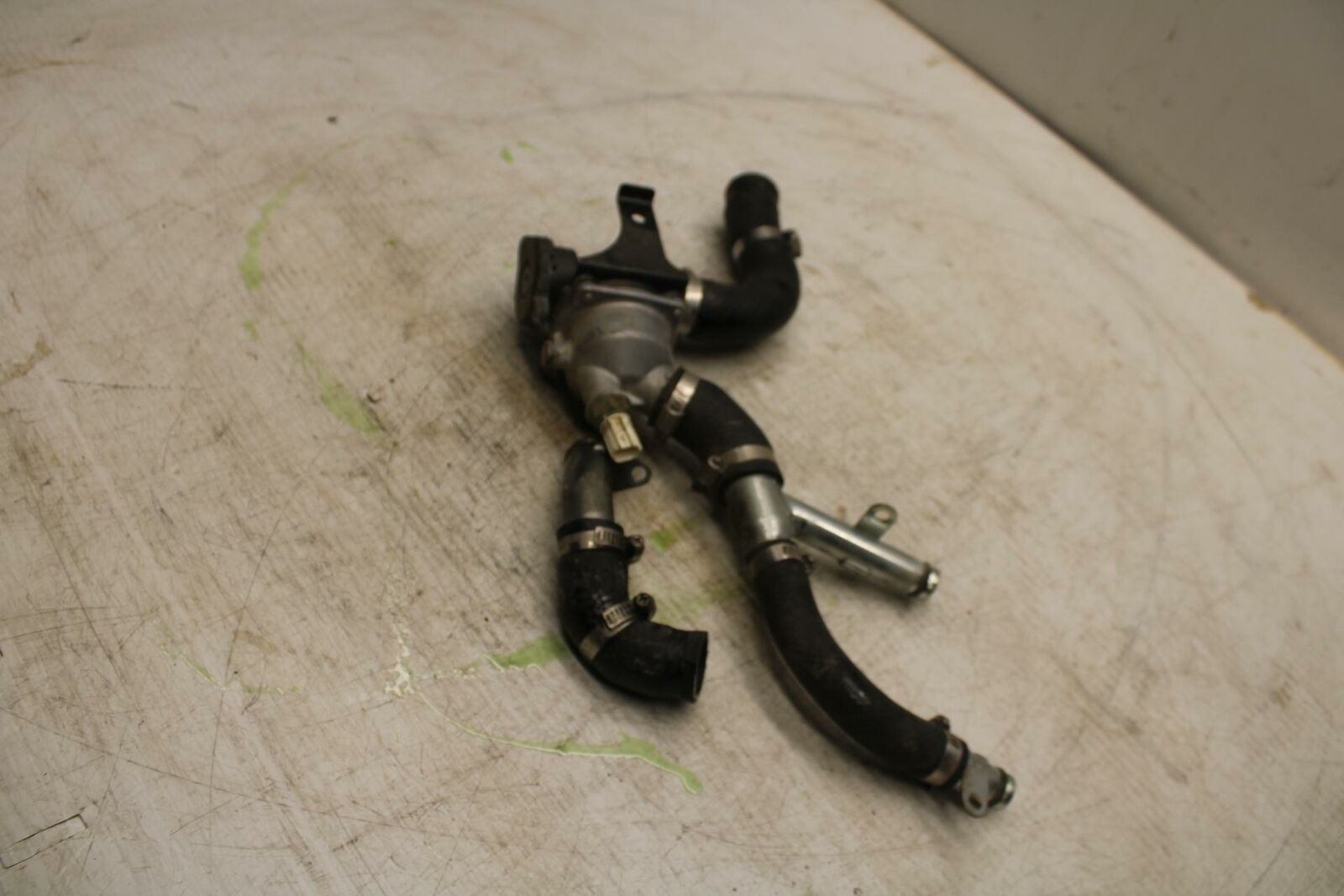 06-21 KAWASAKI VULCAN 900 THERMOSTAT W HOUSING ASSEMBLY BB363