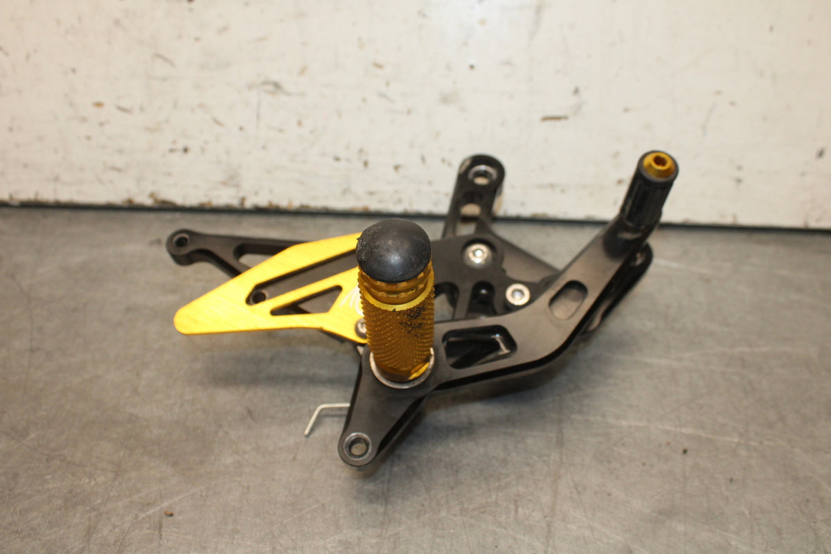 09-14 YAMAHA YZF R1 AFTERMARKET RIGHT REARSET REAR SET FOOT PEG REST STOP BB696