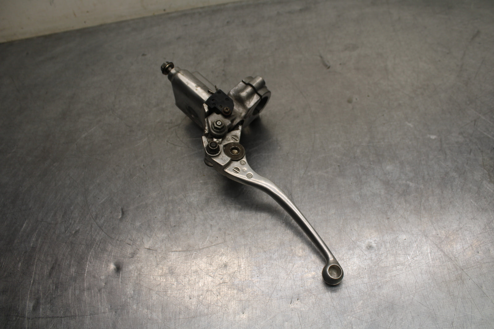 00 SUZUKI INTRUDER 1500 VL1500 FRONT BRAKE MASTER CYLINDER BB761