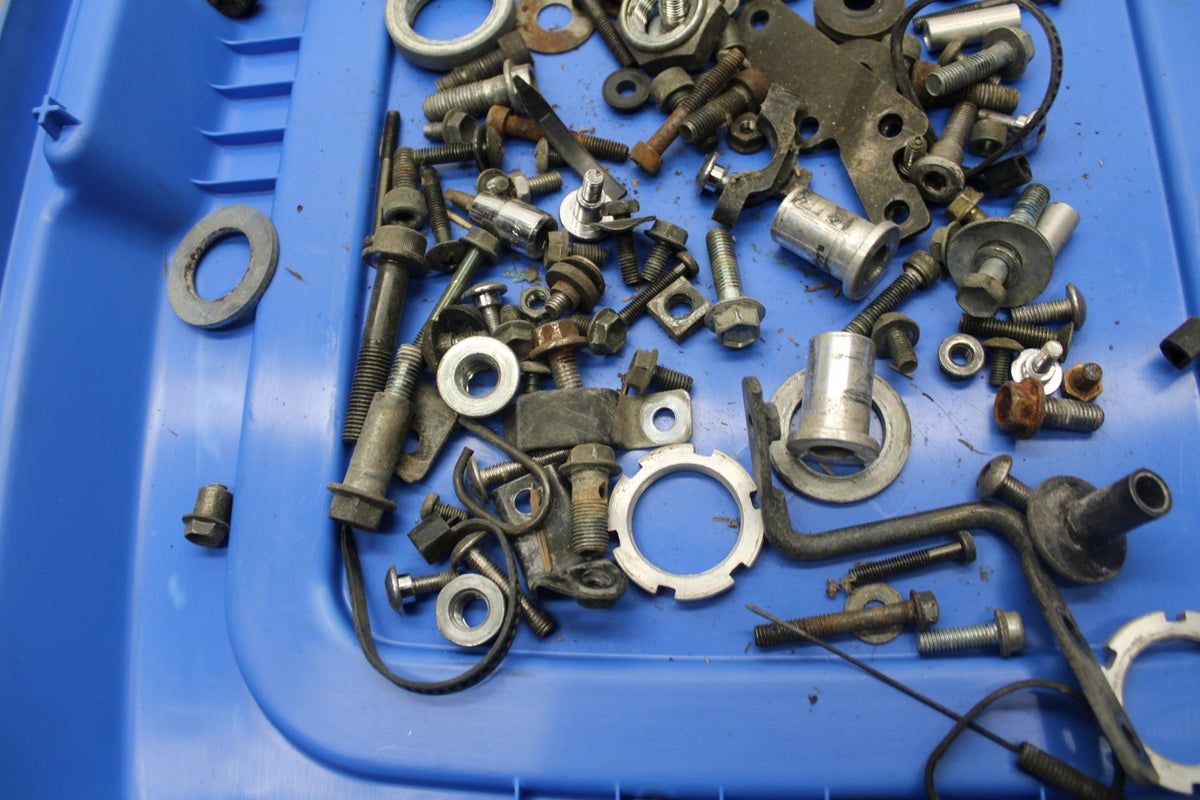 1997 Suzuki GSXR750 LEFT OVER MOUNTING BOLTS HARDWARE MOTOR SCREWS BB39