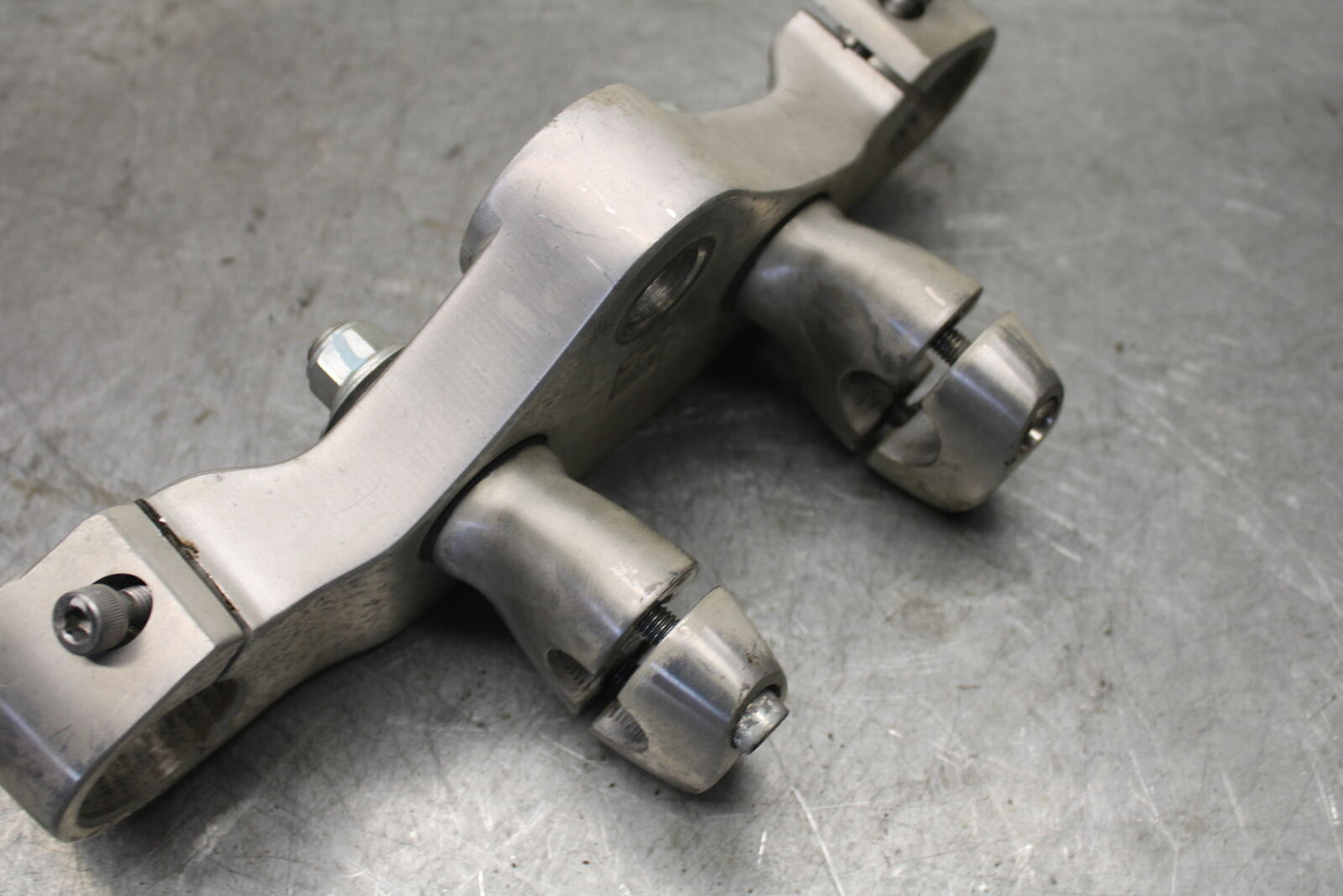 05-09 SUZUKI BOULEVARD C90 FORKS UPPER TRIPLE TREE CLAMP BB692