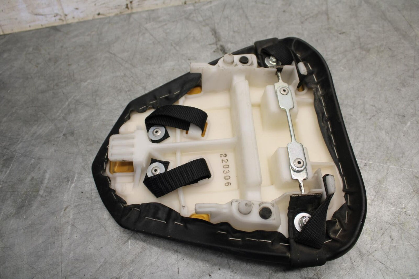 2009 Yamaha YZF R6 REAR BACK PASSENGER TANDEM SEAT PAD SADDLE PILLION BB532