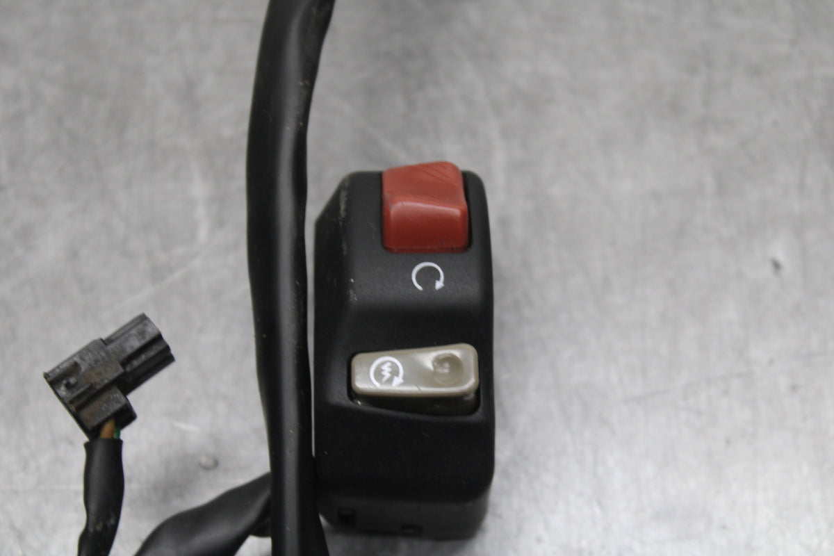 24-25 KAWASAKI NINJA ZX6R RIGHT CLIP ON HANDLE KILL OFF START SWITCH  BB726