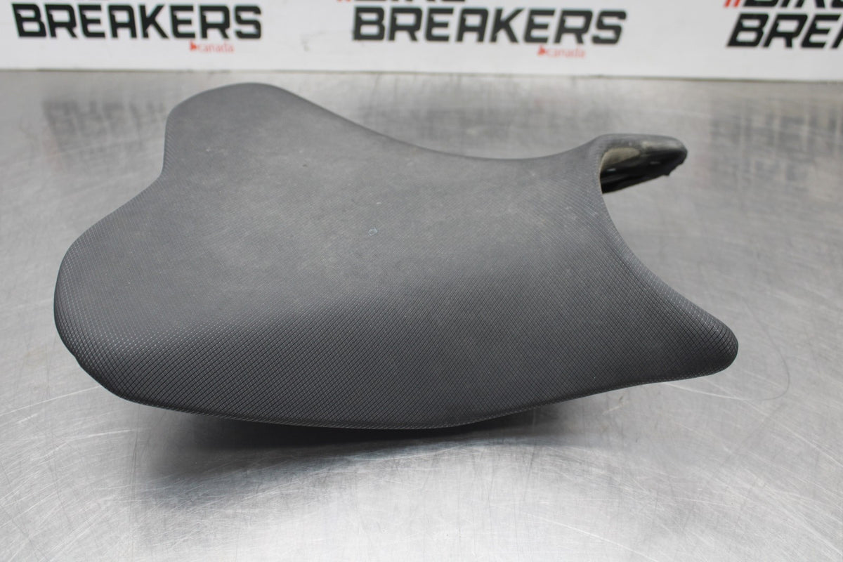 18-26 KAWASAKI Z400 FRONT DRIVERS SEAT PAD SADDLE PILLION BB852
