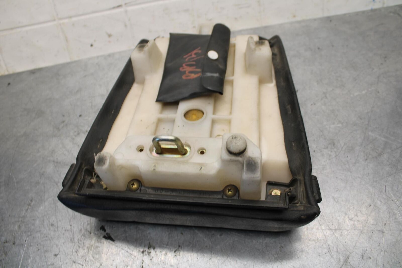 89-90 YAMAHA FZR600 REAR BACK PASSENGER TANDEM SEAT PAD SADDLE PILLION BB76