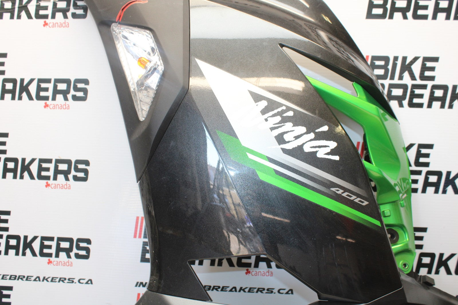 18-23 KAWASAKI NINJA 400 EX400 LEFT MID UPPER SIDE FAIRING COWL PLASTIC BB192