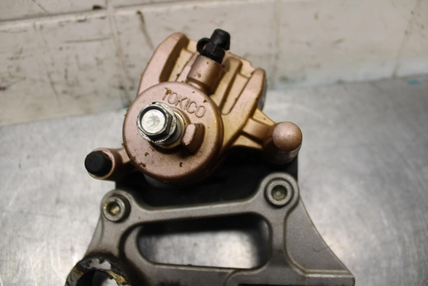 2003 Kawasaki Ninja ZX6RR ZX600K REAR BACK BRAKE CALIPER W MOUNT BRACKET BB66