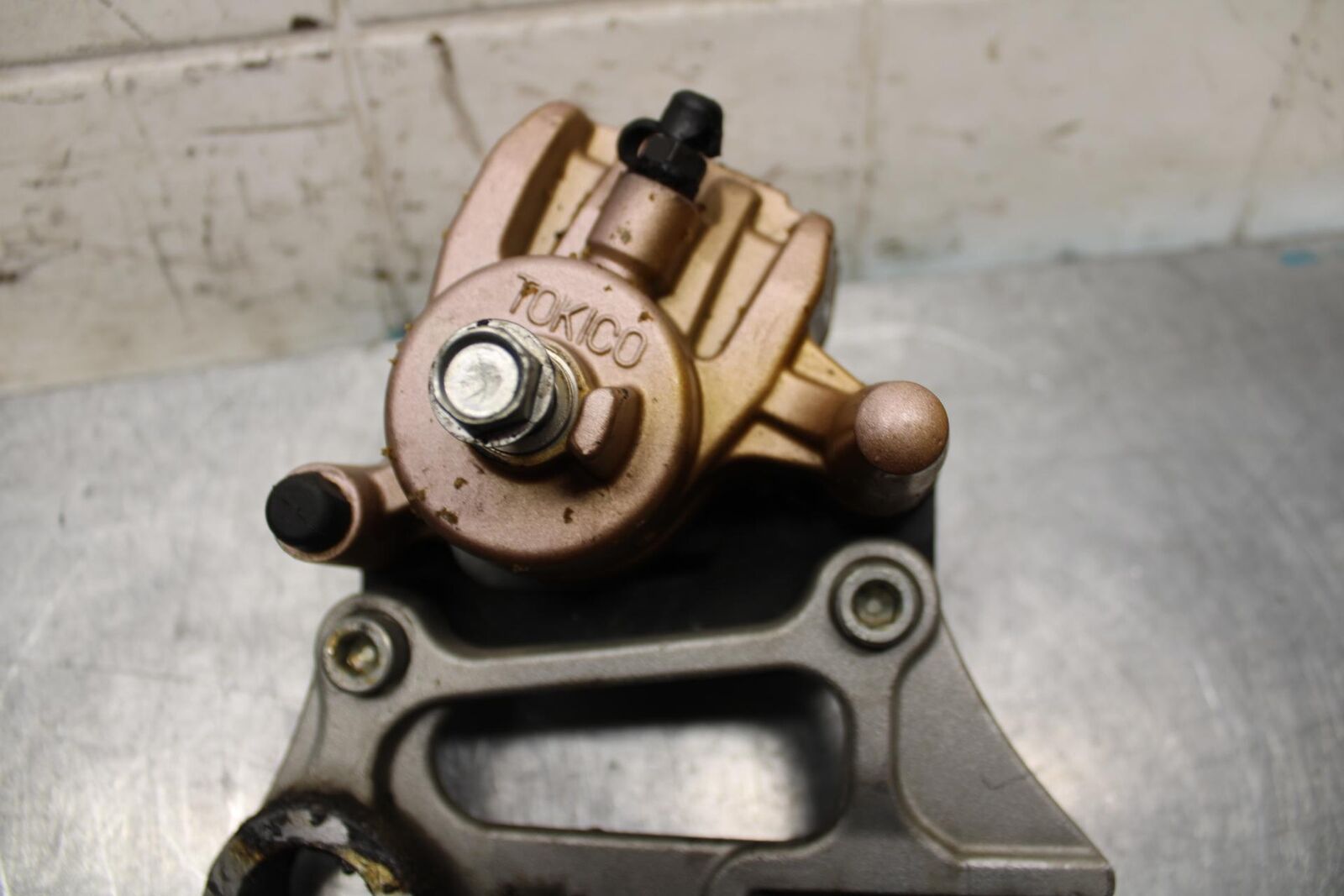 2003 Kawasaki Ninja ZX6RR ZX600K REAR BACK BRAKE CALIPER W MOUNT BRACKET BB66