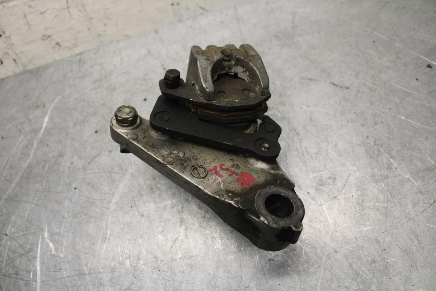 00-01 KAWASAKI ZZR600 REAR BACK BRAKE CALIPER W MOUNT BRACKET BB31