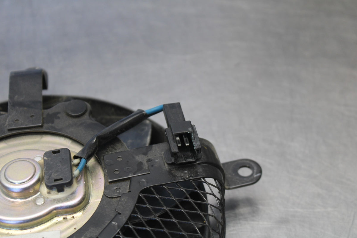 18 SUZUKI GSXR750 ENGINE RADIATOR COOLING FAN BB891