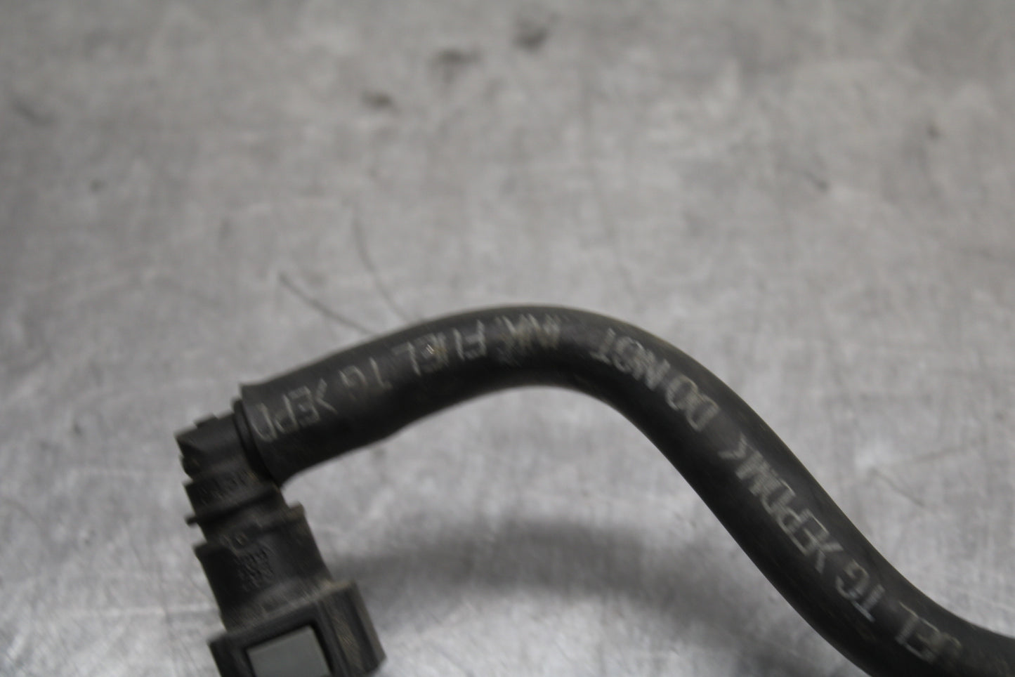 04-05 YAMAHA YZF R1 FUEL HOSE GAS LINE TUBE PIPE BB131
