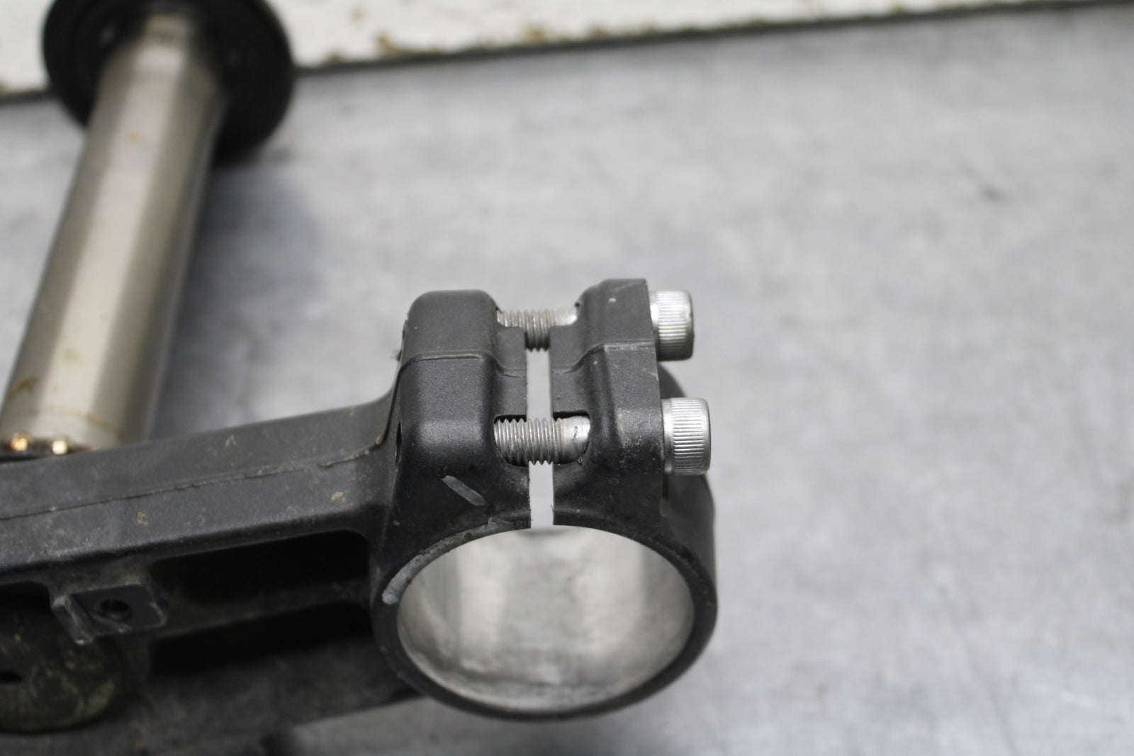 12-13 KAWASAKI Z1000 FRONT FORKS CLAMP LOWER TRIPLE TREE STEM BB743