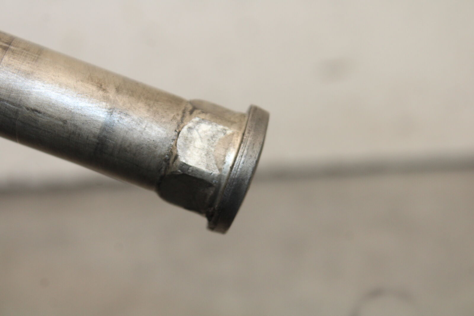 09-12 KAWASAKI NINJA ZX6R ZX600R REAR BACK SWINGARM BOLT SUSPENSION AXLE BB656