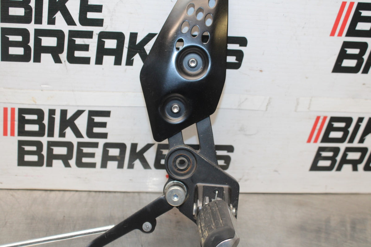 23-24 YAMAHA MT-07 LEFT REARSET REAR SET FOOT PEG W SHIFTER BB927