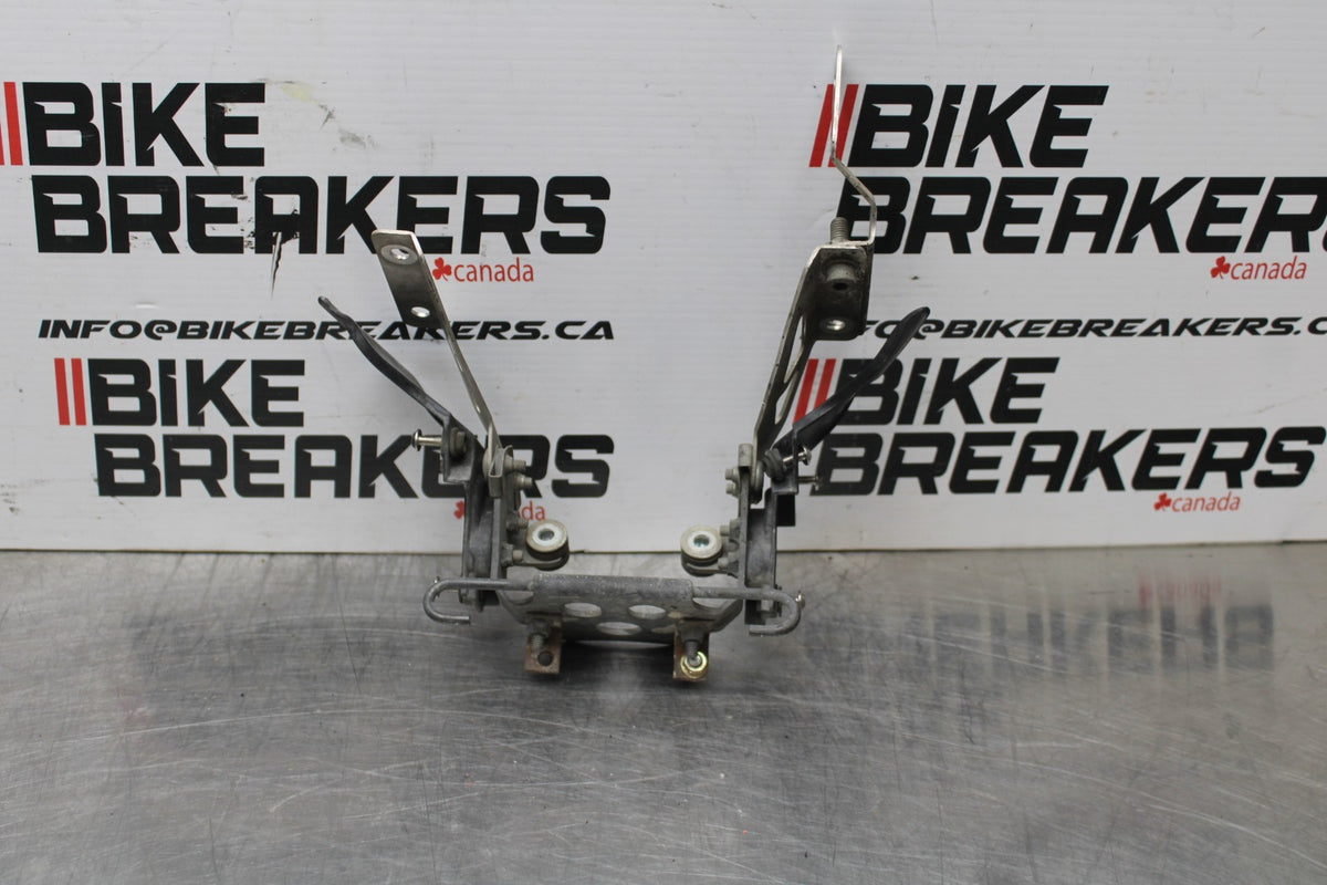 07-08 KAWASAKI NINJA ZX6R EXHAUST PIPE MUFFLER HANGER BRACKET BB855