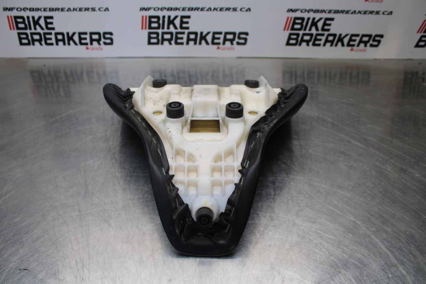 14-17 YAMAHA FZ07 FRONT DRIVERS SEAT PAD SADDLE PILLION BB162