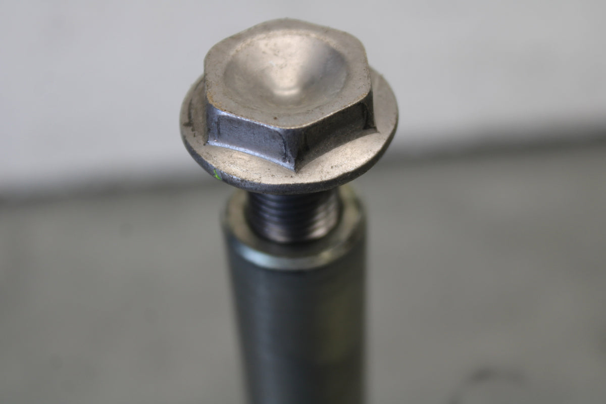07-08 YAMAHA YZF R1 FRONT WHEEL RIM AXLE PIVOT BOLT BB675