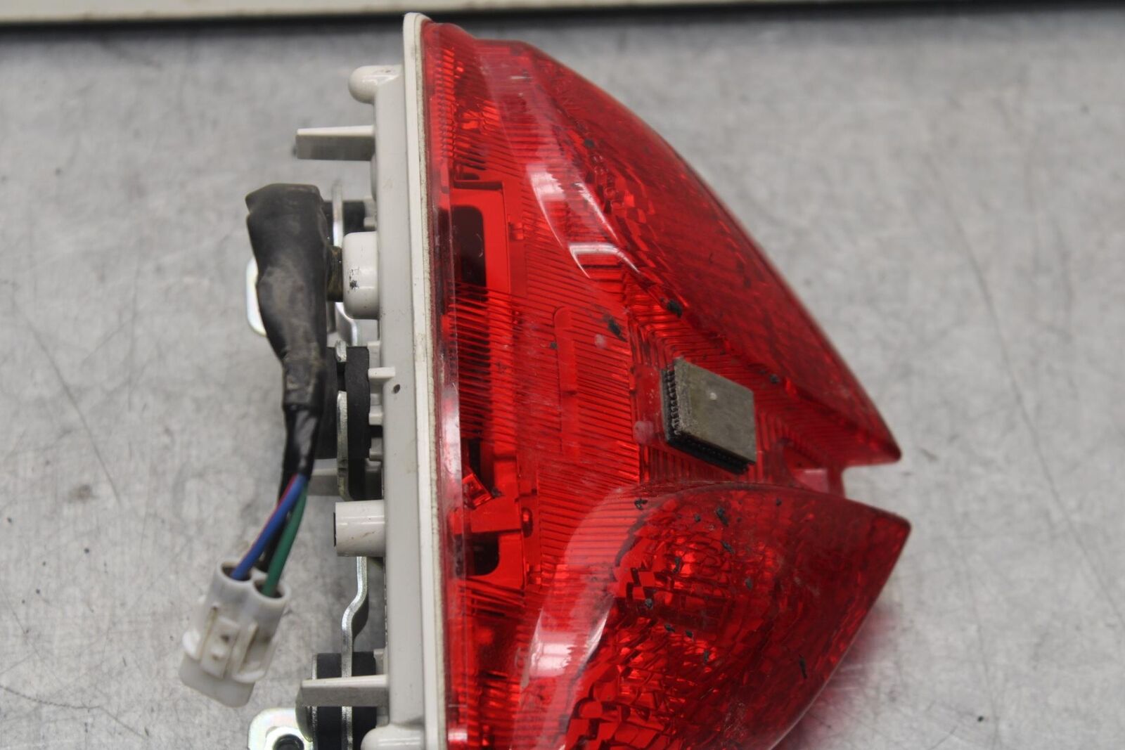 2011 Suzuki GSXR600 REAR TAIL TAILLIGHT BACK BRAKE LIGHT BB602