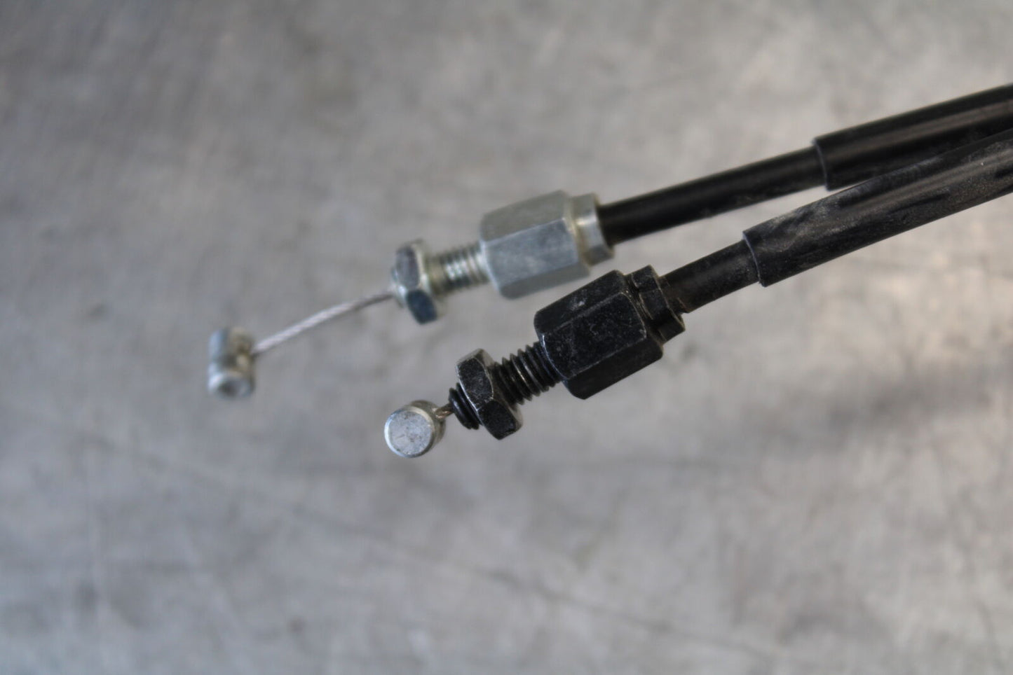 08-16 YAMAHA YZF R6 THROTTLE CABLES LINES 13S-26302-00-00 BB665