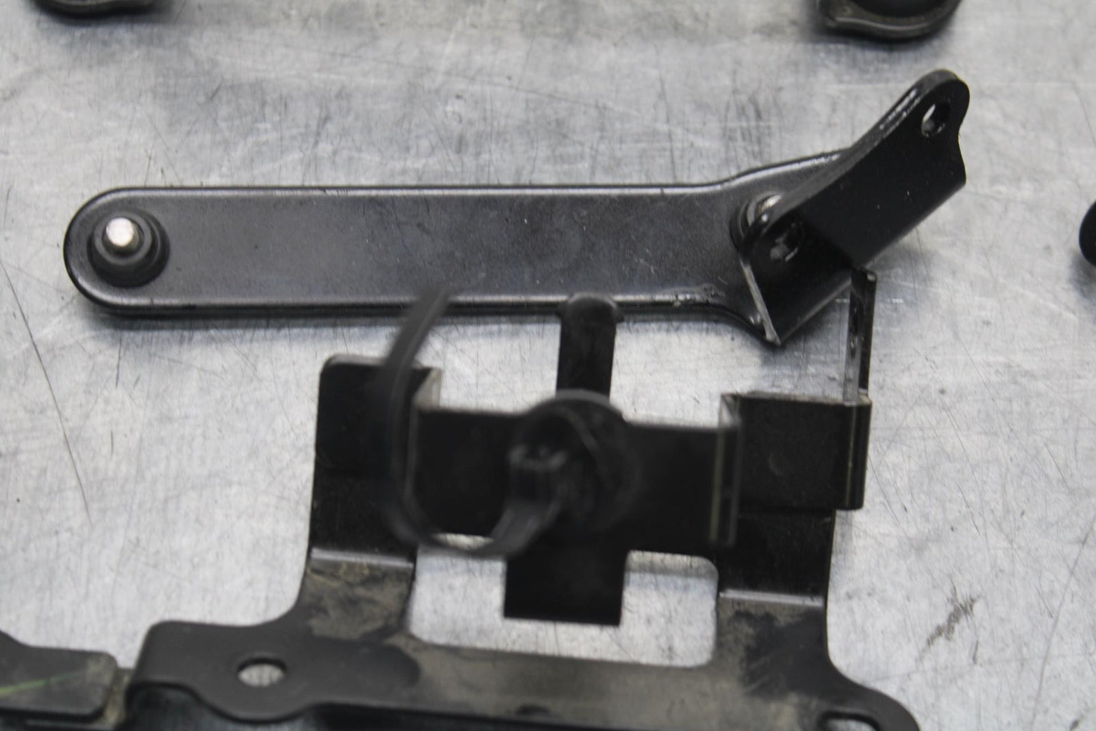 17-20 KAWASAKI 650 EX650 ABS GAS TANK RESERVOIR BRACKET AND MISCELLANEOUS BB88