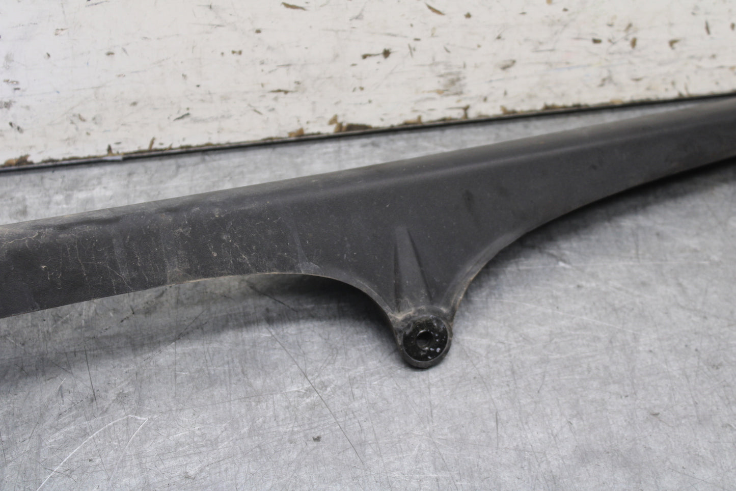07-08 TRIUMPH DAYTONA 675 REAR BACK DRIVE CHAIN GUARD COVER T2050400 BB685