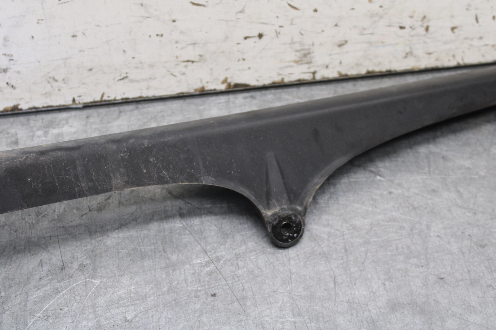 07-08 TRIUMPH DAYTONA 675 REAR BACK DRIVE CHAIN GUARD COVER T2050400 BB685