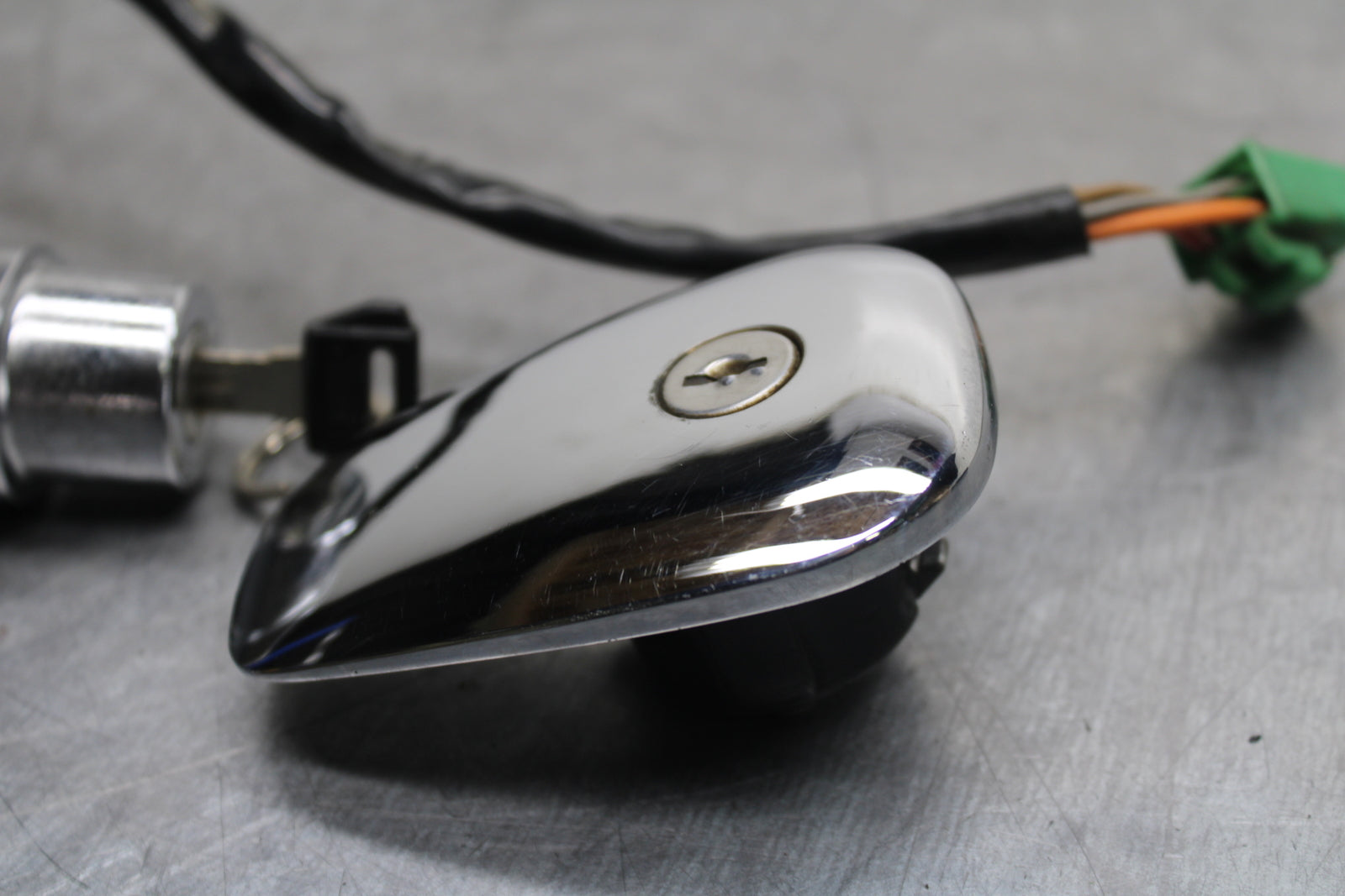 87-03 SUZUKI INTRUDER 1400 VS1400GLP IGNITION LOCK W KEY & GAS CAP BB752
