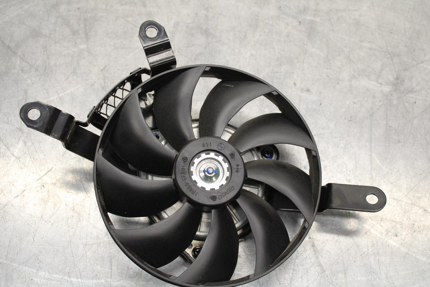 20 SUZUKI GSXR 1000 RIGHT ENGINE RADIATOR COOLING FAN MOTOR BB597