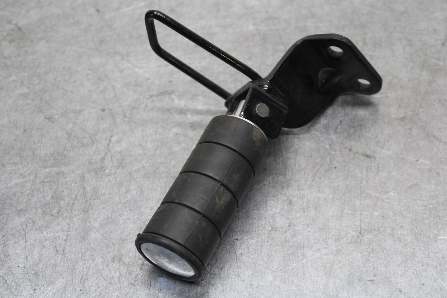 05-06 SUZUKI BOULEVARD M50 REAR PASSENGER FOOT STEP PEG BB671