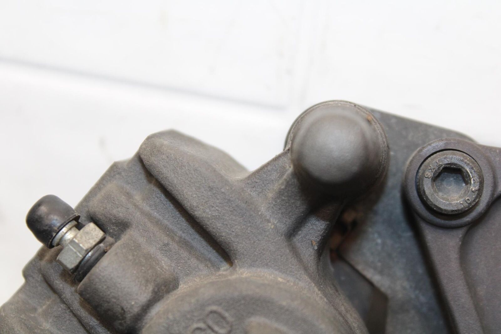 2011 Kawasaki Ninja ZX6R ZX600R REAR BACK BRAKE CALIPER W MOUNT BRACKET BB587