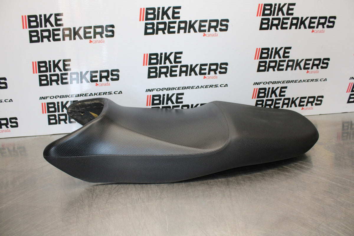 04-09 SUZUKI GS500F FRONT REAR SEAT SADDLE BB165