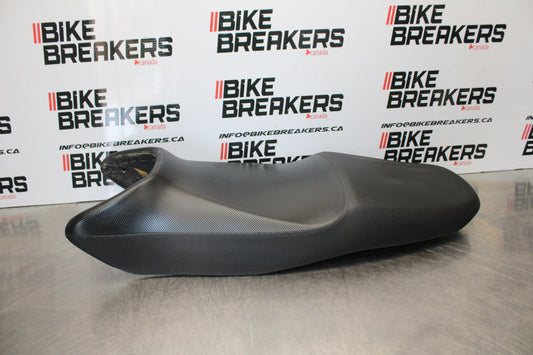 04-09 SUZUKI GS500F FRONT REAR SEAT SADDLE BB165
