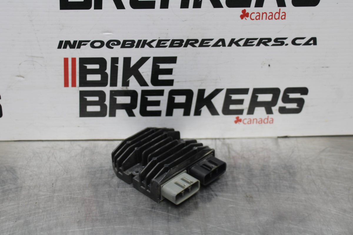 07 YAMAHA YZF R1 RECTIFIER VOLTAGE REGULATOR BB826